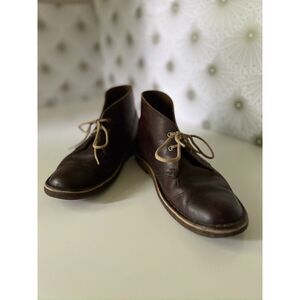 Clark's Originals women's Chukka boots in dark brown leather. Size 8.